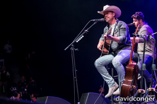 Dustin Lynch at ShoWare Center | Kent, WA | The Concert Photography of ...